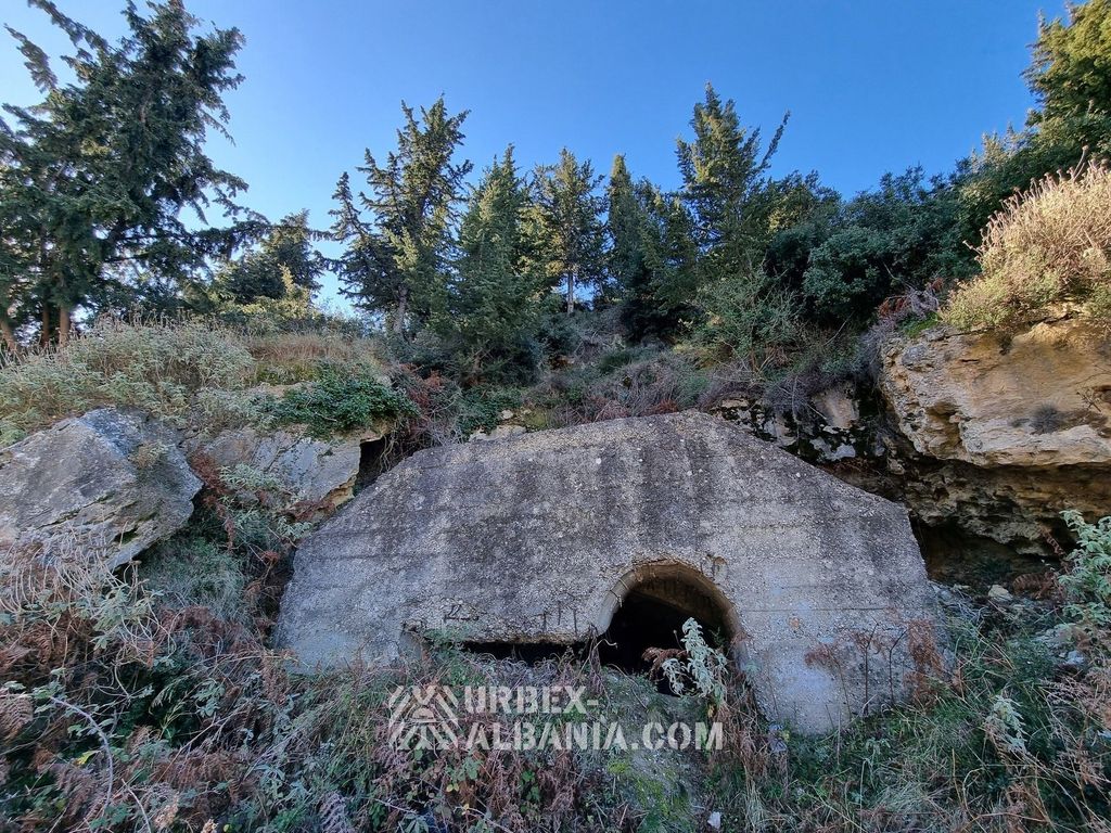 Bunkers V-UR under the Castle