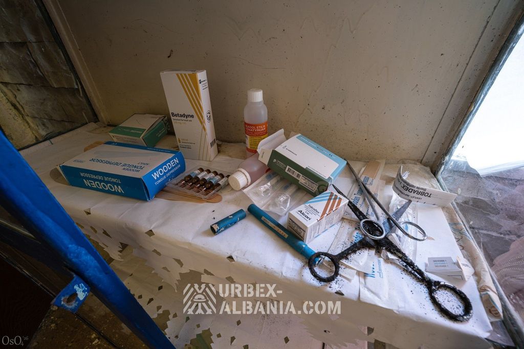 Thermomètre nord-coréen oublié dans l'armoire du poste de soins du sanatorium