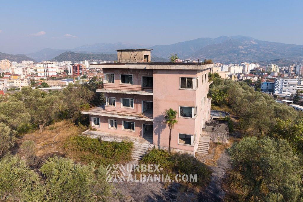 Hoxhas Villa in Elbasan
