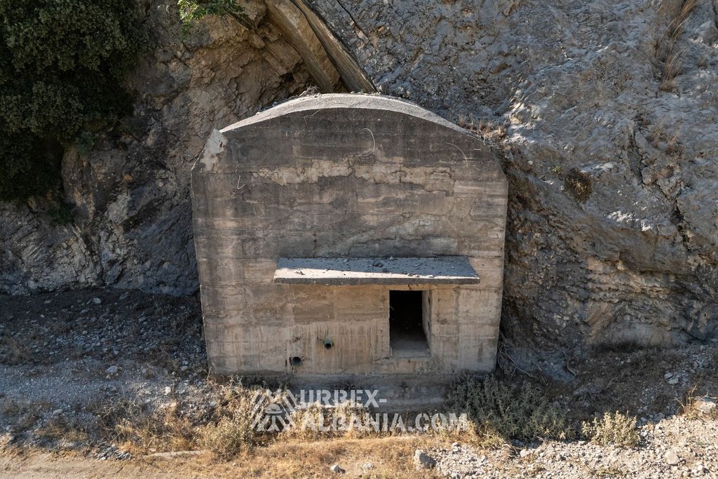 Lagerhangars und unterirdisches Kraftstoffdepot