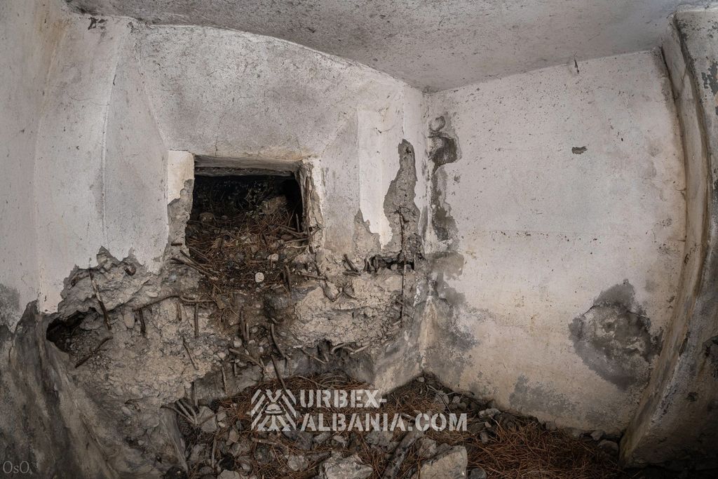 Position de Défense Aérienne S-IZ avec un Bunker, un Tunnel Circulaire et des Casemates