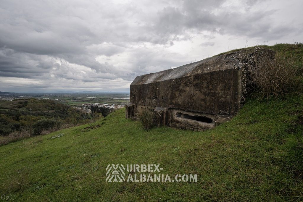 Galeries avec Blockhaus au Sommet de la Colline