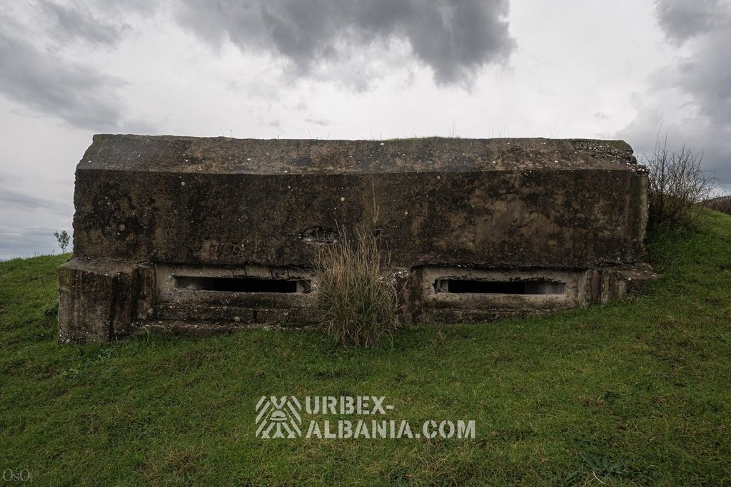 Galeries avec Blockhaus au Sommet de la Colline