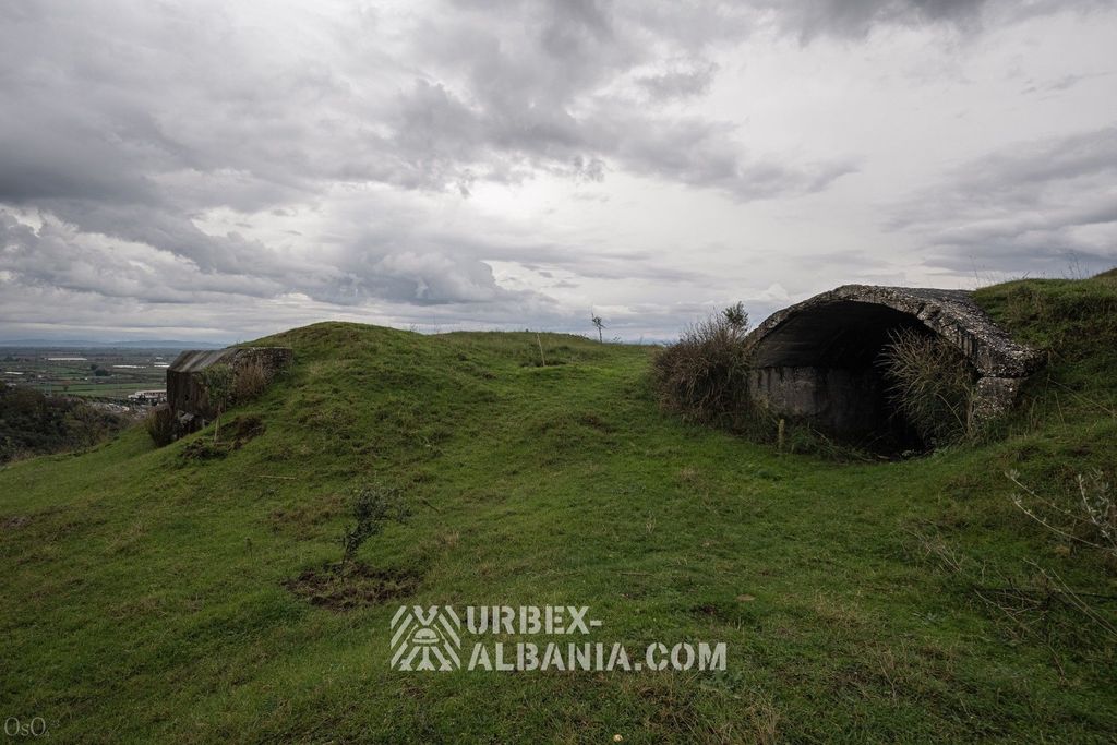 Galeries avec Blockhaus au Sommet de la Colline