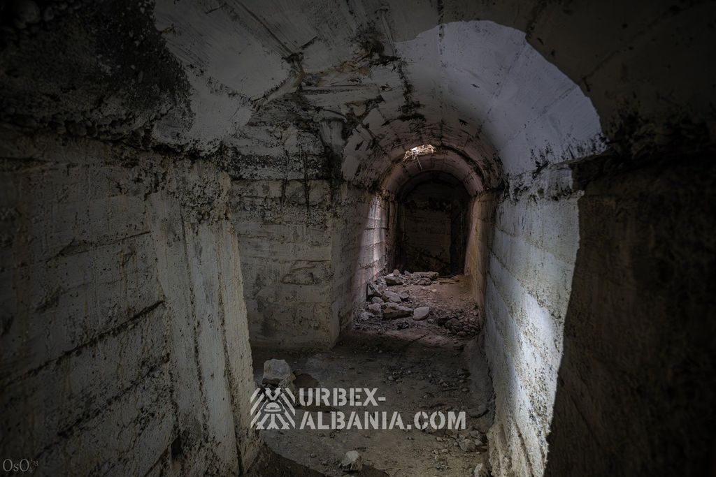 Bunker T-YW avec deux casemates et un puits de ventilation