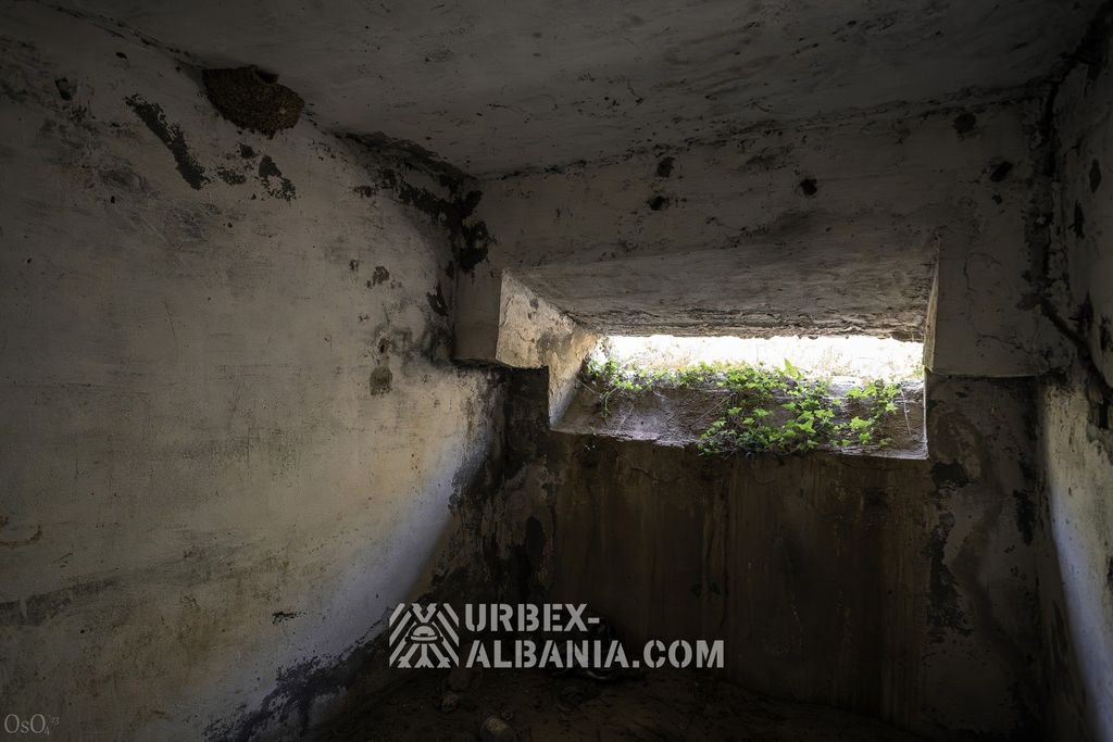 Bunker T-YW avec deux casemates et un puits de ventilation
