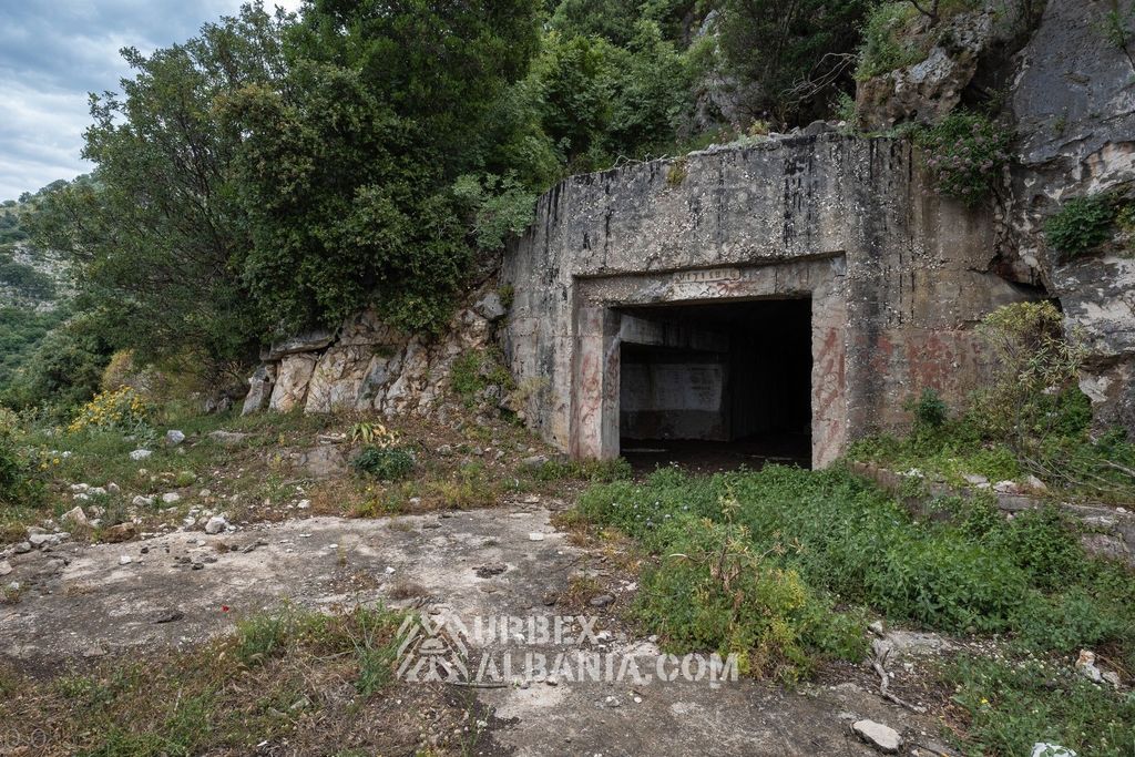 Bunkers d'Artillerie Côtière V-MU avec Tunnels