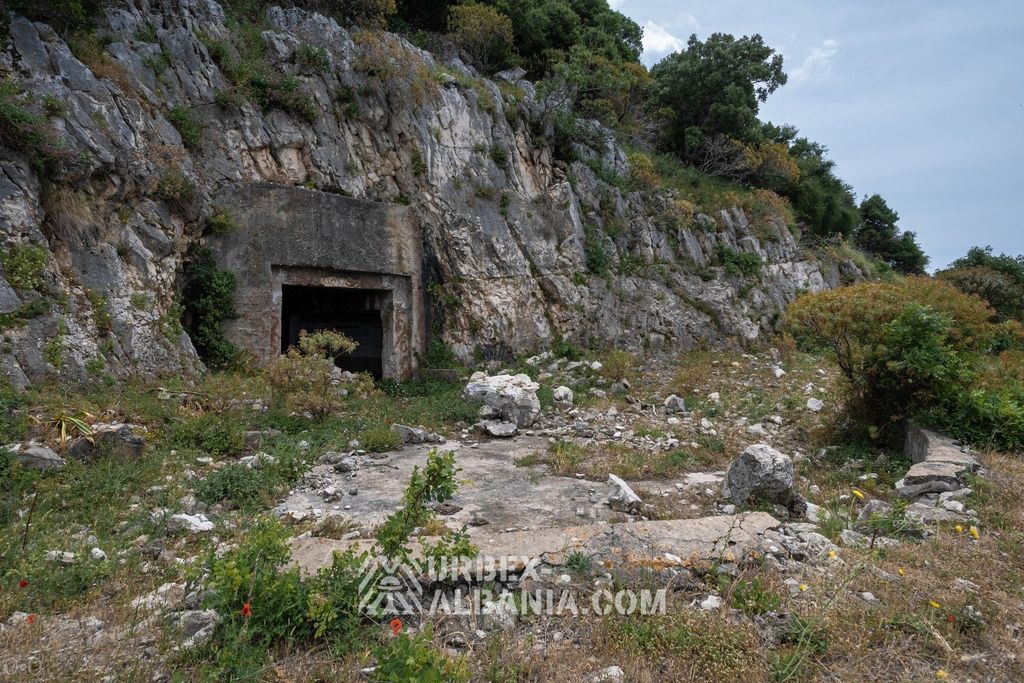 Bunkers d'Artillerie Côtière V-MU avec Tunnels