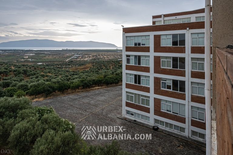 Escuela Privada Abandonada I