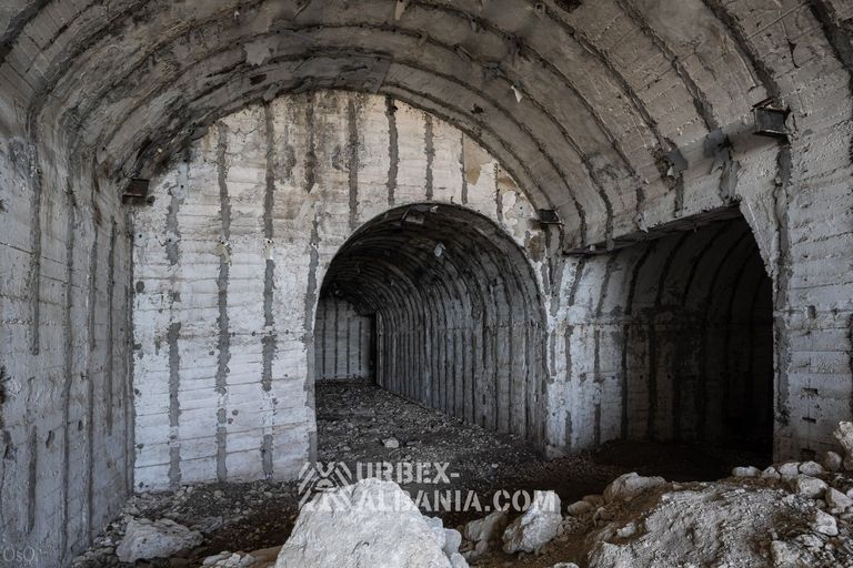 Geräumiger leerer Bunker
