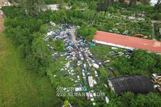 Vrakoviště aut v Tiraně