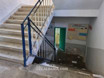 Verlassene Schule im Dorf K-WY