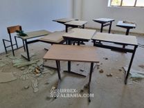 Verlassene Schule im Dorf K-WY