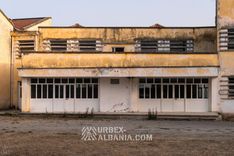 Scuola Abbandonata nel Villaggio D-KS