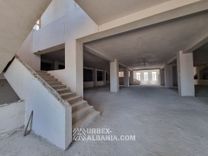 Na wpół opuszczony budynek uniwersytetu