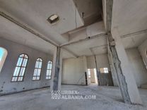 Na wpół opuszczony budynek uniwersytetu