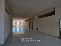 Na wpół opuszczony budynek uniwersytetu