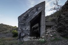 Immenses Bunkers Inachevés