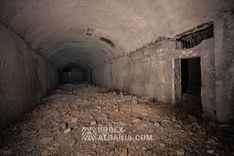 Immenses Bunkers Inachevés
