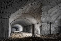 Immenses Bunkers Inachevés