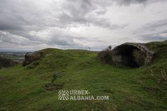 Galeries avec Blockhaus au Sommet de la Colline