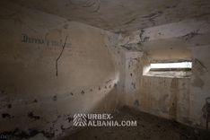 Galeries avec Blockhaus au Sommet de la Colline