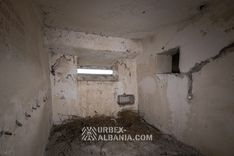 Galeries avec Blockhaus au Sommet de la Colline