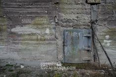 Lagertunnel in einer Schlucht