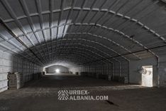 Lagertunnel in einer Schlucht