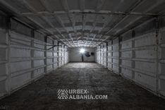 Lagertunnel in einer Schlucht