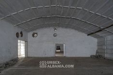 Lagertunnel in einer Schlucht