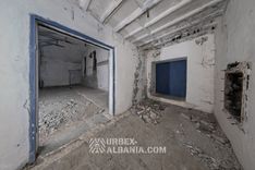 Lagertunnel in einer Schlucht