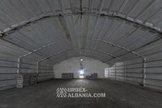 Lagertunnel in einer Schlucht