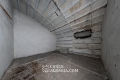 Lagertunnel in einer Schlucht