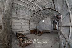 Lagertunnel in einer Schlucht