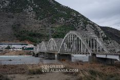 Старый разрушенный мост