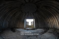 Sphärische Küstenartilleriebunker L-J auf einer Plattform