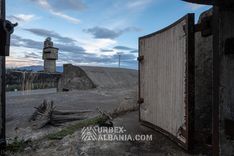 Sphärische Küstenartilleriebunker L-J auf einer Plattform