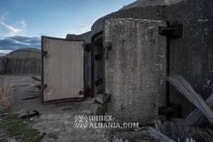 Sphärische Küstenartilleriebunker L-J auf einer Plattform