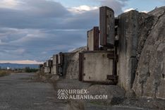 Sphärische Küstenartilleriebunker L-J auf einer Plattform