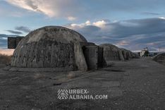 Sphärische Küstenartilleriebunker L-J auf einer Plattform
