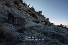 Bunkers d'Artillerie L-EA avec Tunnels