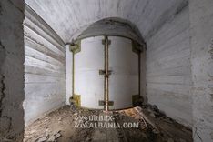 Bunker D-ZQ con Grandi Porte e Postazioni d'Artiglieria