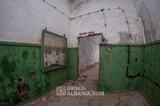 Bunker D-ZQ con Grandi Porte e Postazioni d'Artiglieria