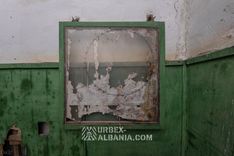 Bunker D-ZQ con Grandi Porte e Postazioni d'Artiglieria