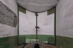 Bunker D-ZQ con Grandi Porte e Postazioni d'Artiglieria