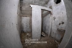Bunker D-ZQ con Grandi Porte e Postazioni d'Artiglieria