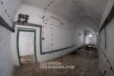 Bunker D-ZQ con Grandi Porte e Postazioni d'Artiglieria