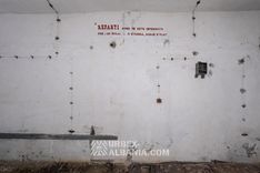 Bunker D-ZQ con Grandi Porte e Postazioni d'Artiglieria