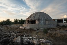Сферический артиллерийский бункер D-UQ на пляже